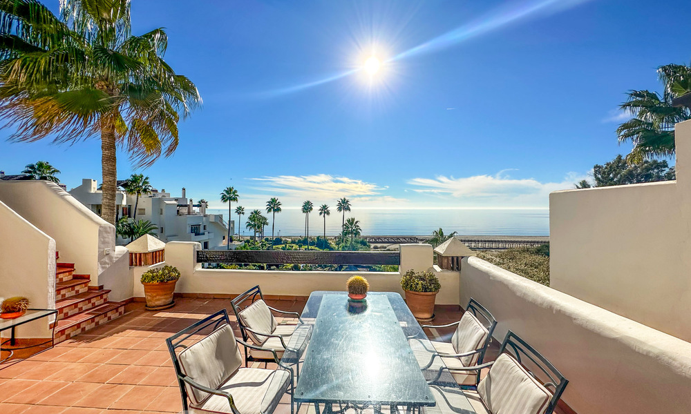Ruim penthouse te koop in een gated strandcomplex met onverstoord zeezicht op de New Golden Mile, Marbella - Estepona 61419