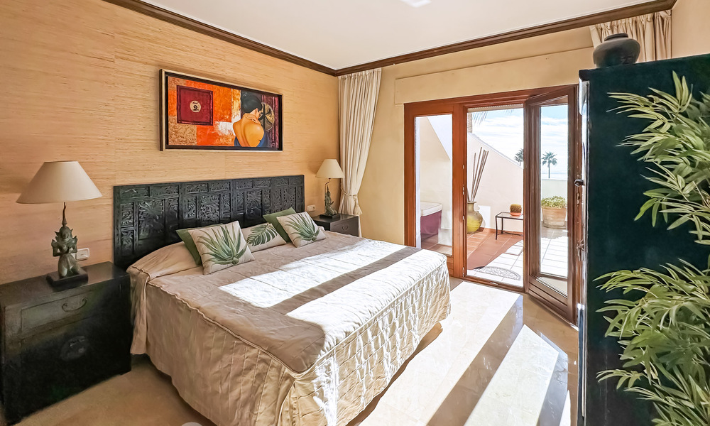 Ruim penthouse te koop in een gated strandcomplex met onverstoord zeezicht op de New Golden Mile, Marbella - Estepona 61422