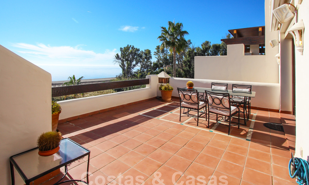 Ruim penthouse te koop in een gated strandcomplex met onverstoord zeezicht op de New Golden Mile, Marbella - Estepona 61432