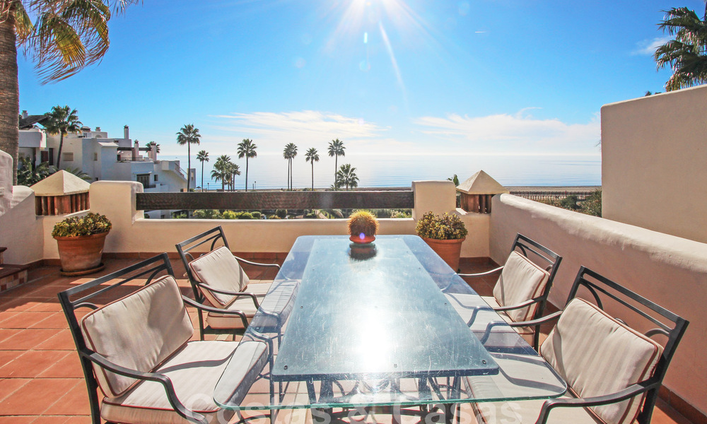Ruim penthouse te koop in een gated strandcomplex met onverstoord zeezicht op de New Golden Mile, Marbella - Estepona 61433
