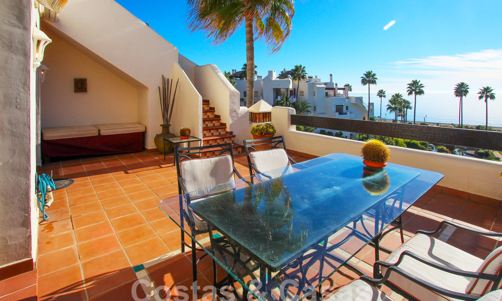 Ruim penthouse te koop in een gated strandcomplex met onverstoord zeezicht op de New Golden Mile, Marbella - Estepona 61434