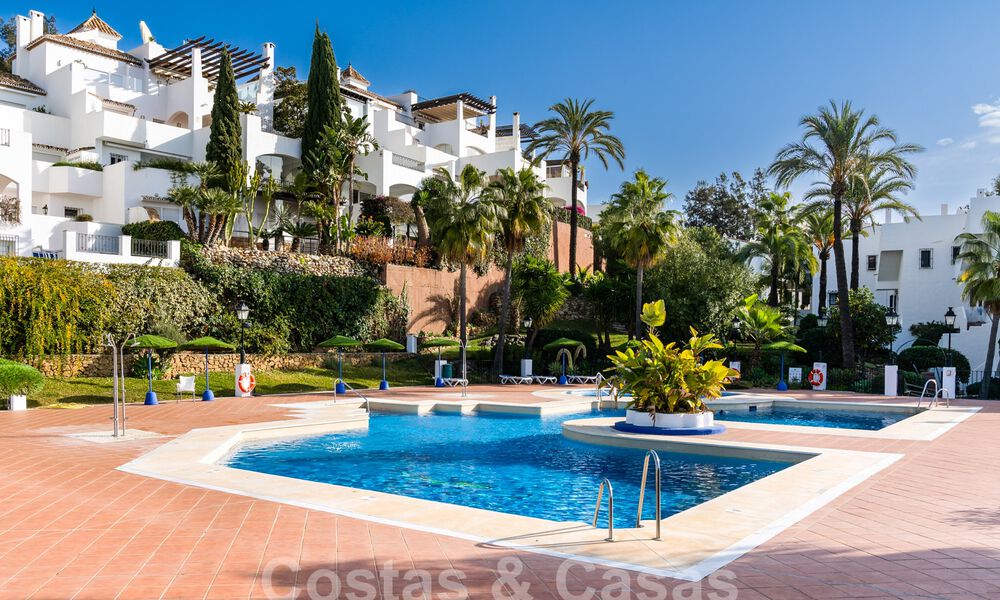 Luxueus gerenoveerde rijwoning te koop in een geprefereerde woonwijk op de Golden Mile van Marbella 61626