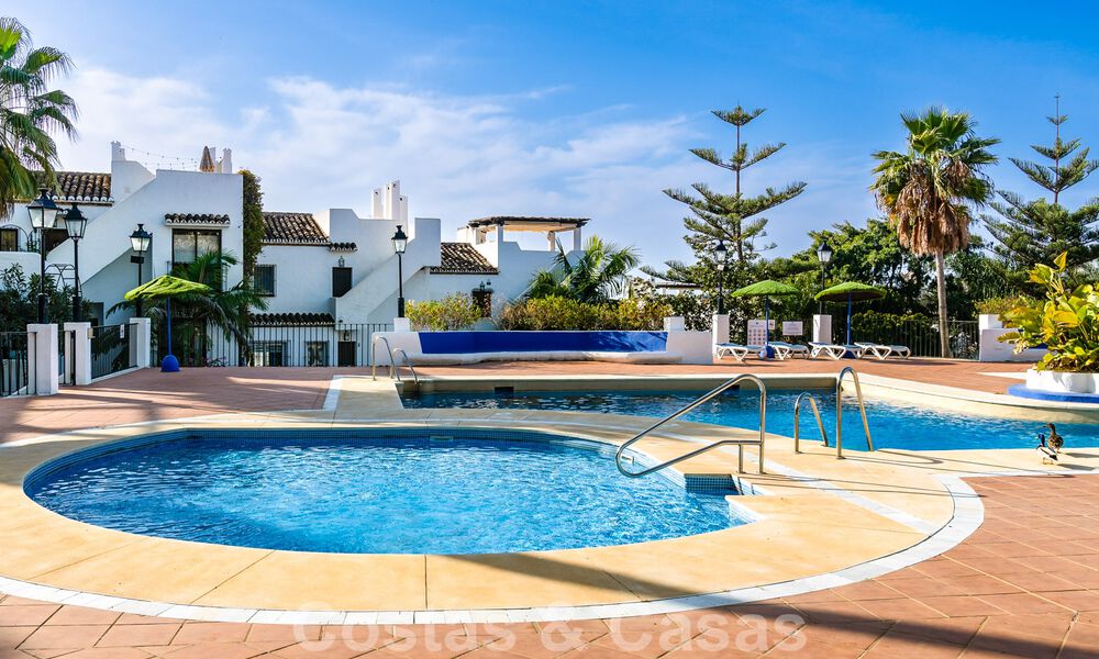 Luxueus gerenoveerde rijwoning te koop in een geprefereerde woonwijk op de Golden Mile van Marbella 61627