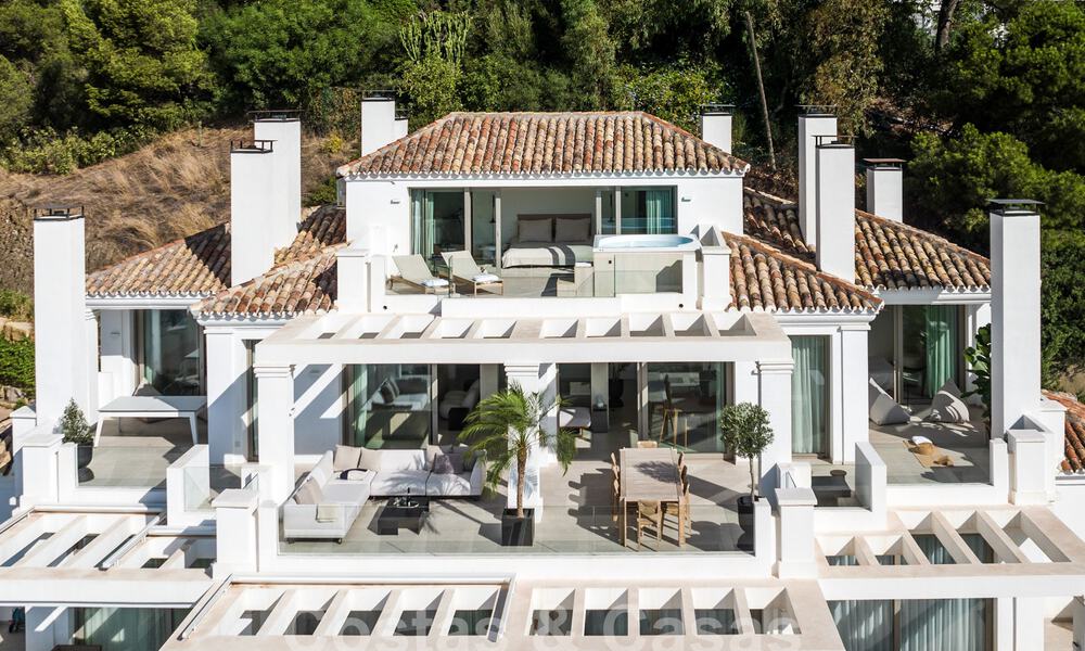 Verfijnd, ruim, luxe penthouse te koop met zeezicht in een boutique complex in Nueva Andalucia, Marbella 61212