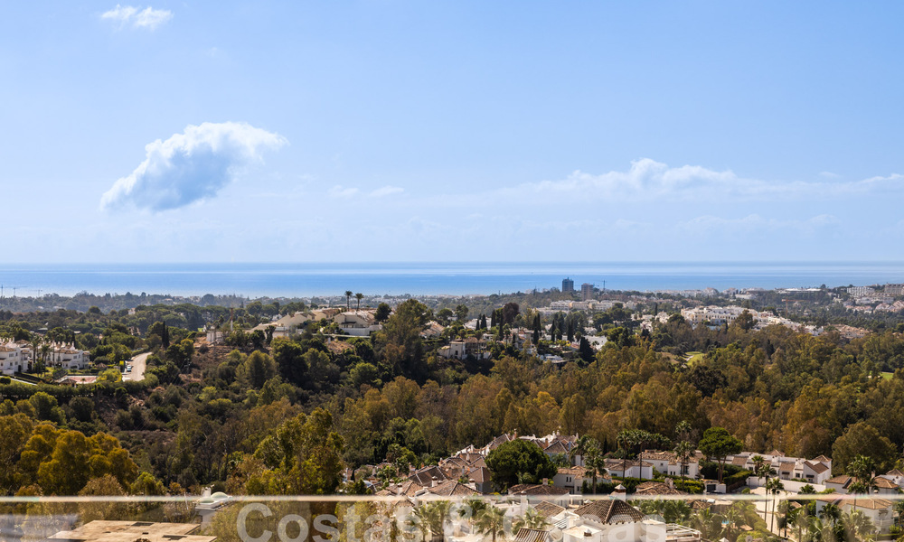 Verfijnd, ruim, luxe penthouse te koop met zeezicht in een boutique complex in Nueva Andalucia, Marbella 61242