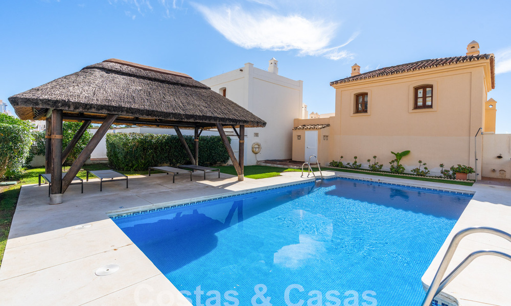 Charmant, Andalusisch, halfvrijstaand huis met zeezicht te koop in de heuvels van Marbella - Benahavis 61887
