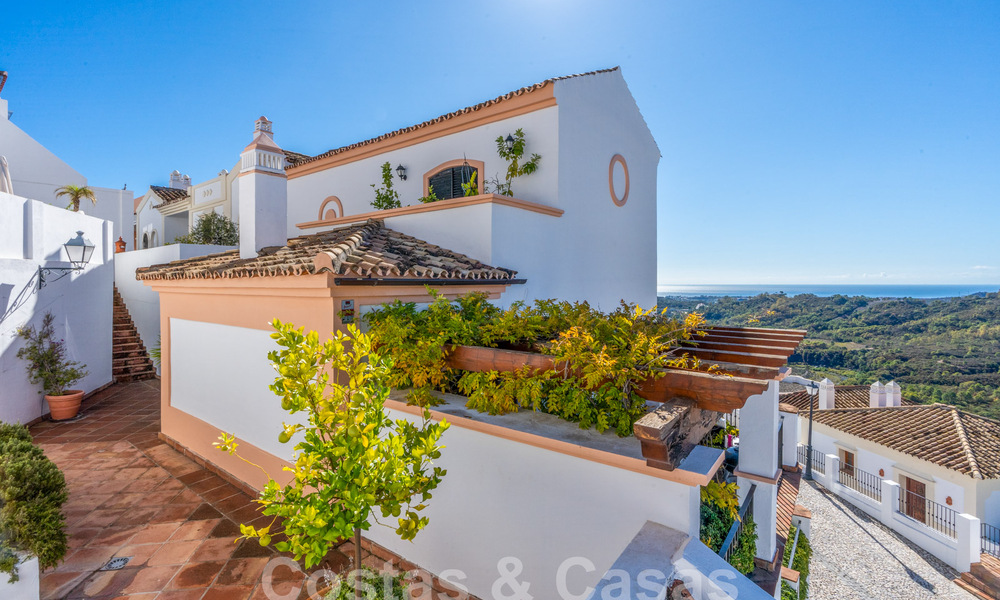Charmant, Andalusisch, halfvrijstaand huis met zeezicht te koop in de heuvels van Marbella - Benahavis 61893