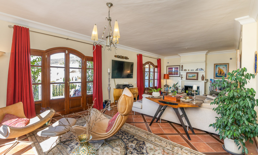 Charmant, Andalusisch, halfvrijstaand huis met zeezicht te koop in de heuvels van Marbella - Benahavis 61894