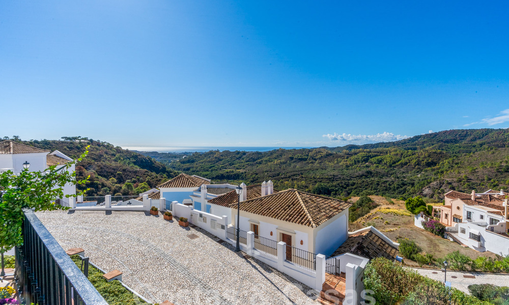 Charmant, Andalusisch, halfvrijstaand huis met zeezicht te koop in de heuvels van Marbella - Benahavis 61901