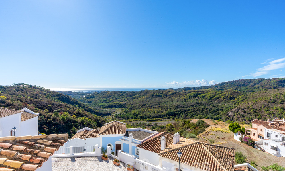 Charmant, Andalusisch, halfvrijstaand huis met zeezicht te koop in de heuvels van Marbella - Benahavis 61910