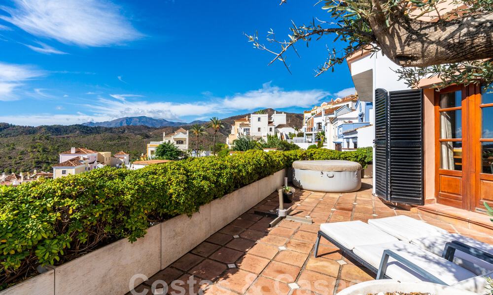 Charmant, Andalusisch, halfvrijstaand huis met zeezicht te koop in de heuvels van Marbella - Benahavis 61921