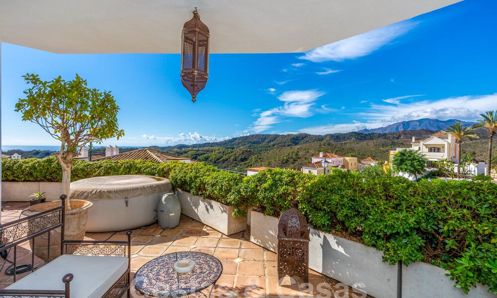 Charmant, Andalusisch, halfvrijstaand huis met zeezicht te koop in de heuvels van Marbella - Benahavis 61923