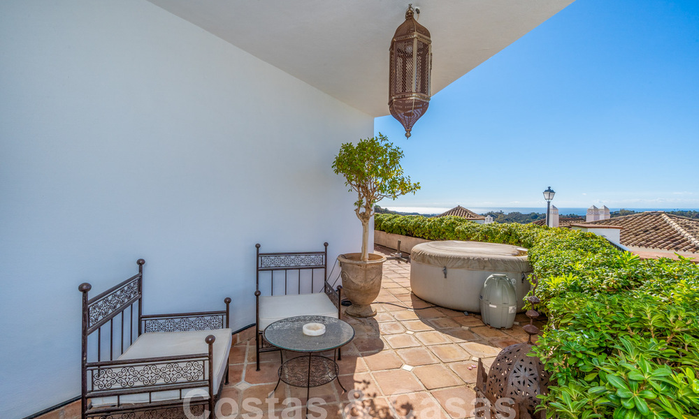 Charmant, Andalusisch, halfvrijstaand huis met zeezicht te koop in de heuvels van Marbella - Benahavis 61924
