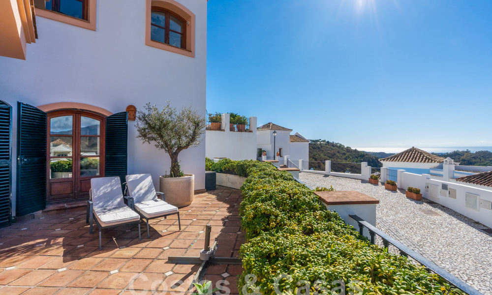 Charmant, Andalusisch, halfvrijstaand huis met zeezicht te koop in de heuvels van Marbella - Benahavis 61925