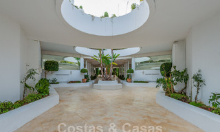 Luxueus appartement te koop met panoramisch zeezicht in een gated urbanisatie op de Golden Mile, Marbella 61720 