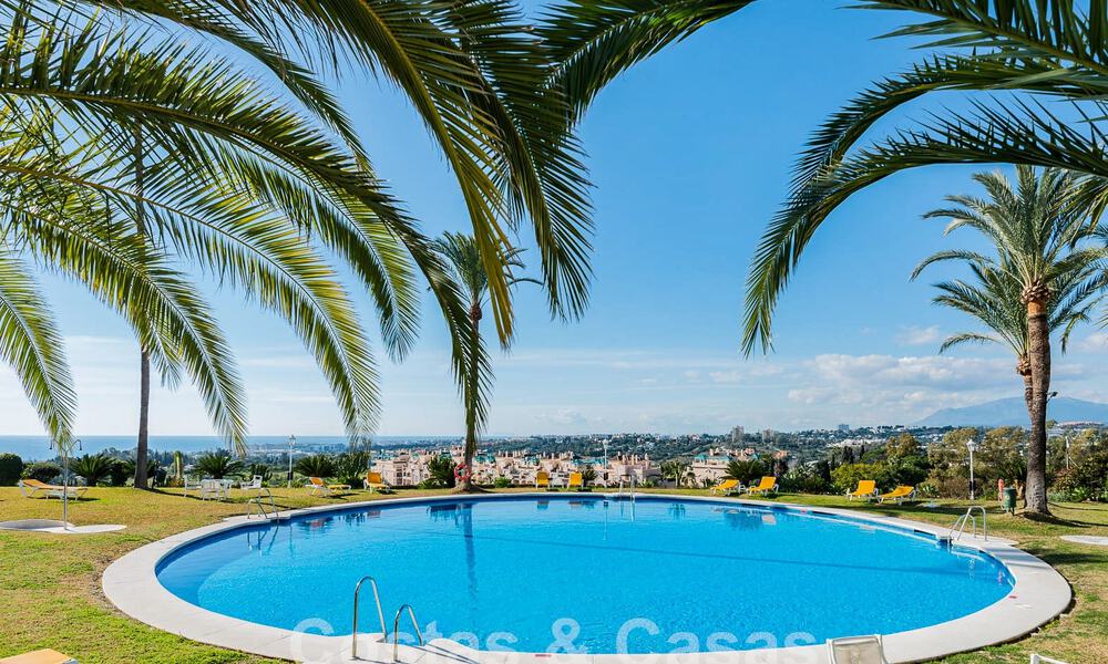 Luxueus appartement te koop met panoramisch zeezicht in een gated urbanisatie op de Golden Mile, Marbella 61722