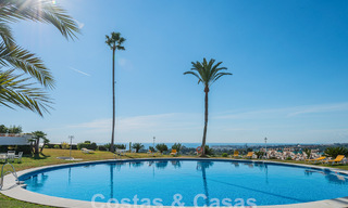 Luxueus appartement te koop met panoramisch zeezicht in een gated urbanisatie op de Golden Mile, Marbella 61723 