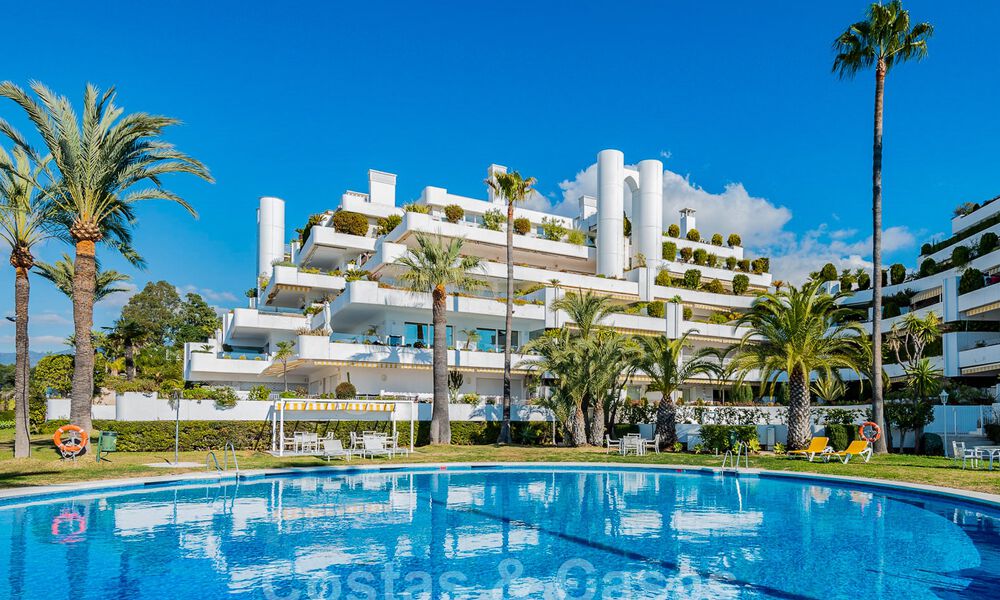 Luxueus appartement te koop met panoramisch zeezicht in een gated urbanisatie op de Golden Mile, Marbella 61725