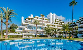 Luxueus appartement te koop met panoramisch zeezicht in een gated urbanisatie op de Golden Mile, Marbella 61725 