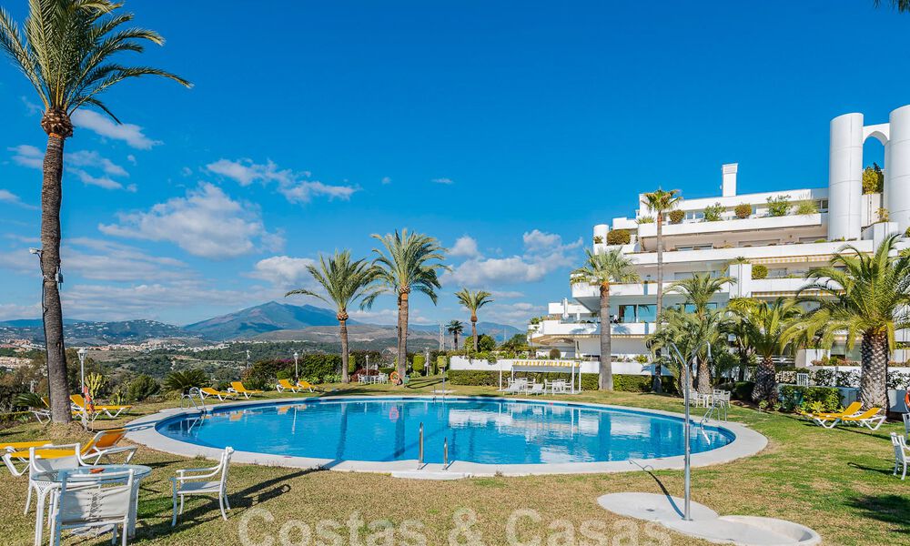 Luxueus appartement te koop met panoramisch zeezicht in een gated urbanisatie op de Golden Mile, Marbella 61726