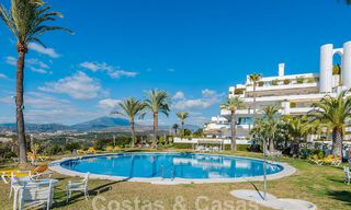 Luxueus appartement te koop met panoramisch zeezicht in een gated urbanisatie op de Golden Mile, Marbella 61726 