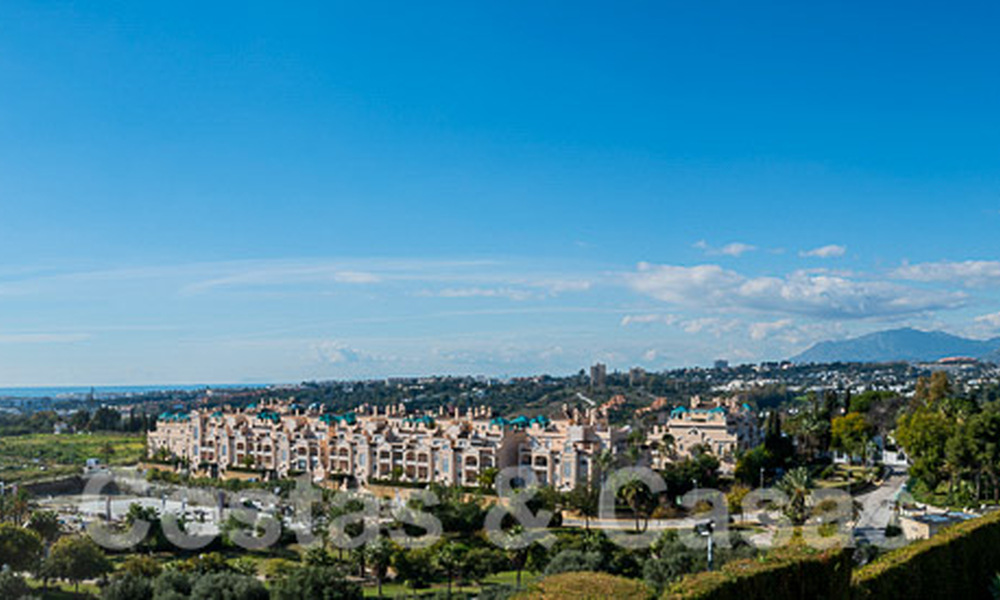 Luxueus appartement te koop met panoramisch zeezicht in een gated urbanisatie op de Golden Mile, Marbella 61727