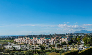 Luxueus appartement te koop met panoramisch zeezicht in een gated urbanisatie op de Golden Mile, Marbella 61727 