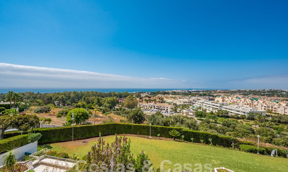 Luxueus appartement te koop met panoramisch zeezicht in een gated urbanisatie op de Golden Mile, Marbella 61729