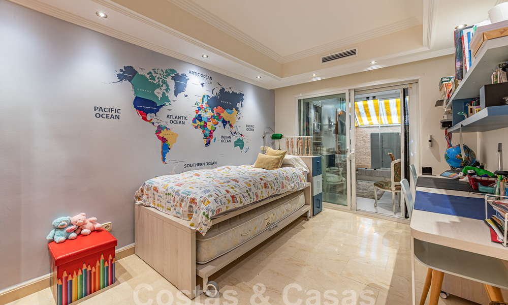 Luxueus appartement te koop met panoramisch zeezicht in een gated urbanisatie op de Golden Mile, Marbella 61731