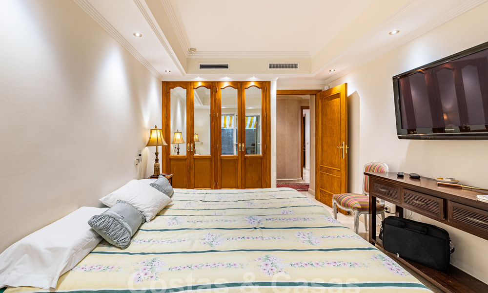 Luxueus appartement te koop met panoramisch zeezicht in een gated urbanisatie op de Golden Mile, Marbella 61735