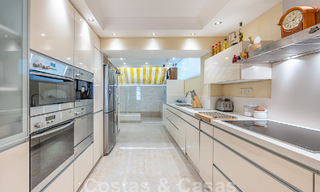 Luxueus appartement te koop met panoramisch zeezicht in een gated urbanisatie op de Golden Mile, Marbella 61738 