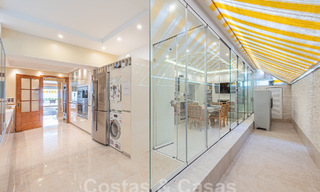 Luxueus appartement te koop met panoramisch zeezicht in een gated urbanisatie op de Golden Mile, Marbella 61739 