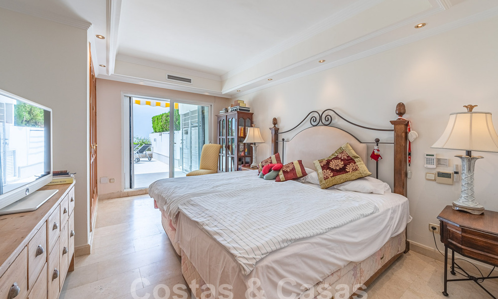 Luxueus appartement te koop met panoramisch zeezicht in een gated urbanisatie op de Golden Mile, Marbella 61744