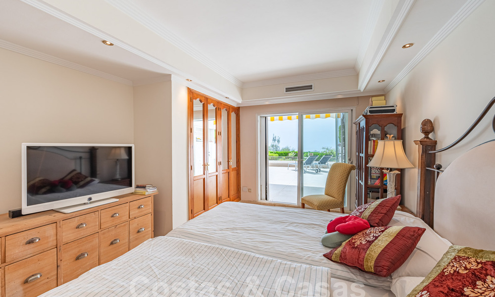 Luxueus appartement te koop met panoramisch zeezicht in een gated urbanisatie op de Golden Mile, Marbella 61745