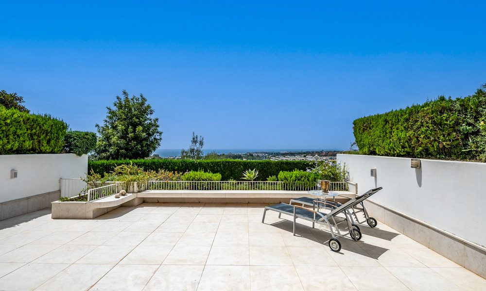 Luxueus appartement te koop met panoramisch zeezicht in een gated urbanisatie op de Golden Mile, Marbella 61746