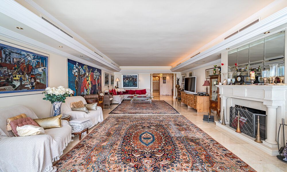 Luxueus appartement te koop met panoramisch zeezicht in een gated urbanisatie op de Golden Mile, Marbella 61752