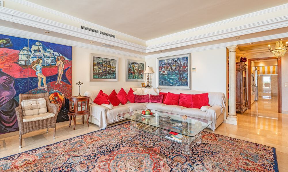 Luxueus appartement te koop met panoramisch zeezicht in een gated urbanisatie op de Golden Mile, Marbella 61754