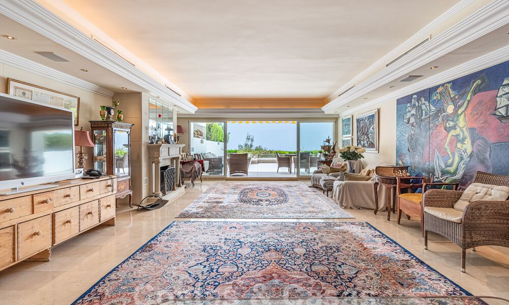 Luxueus appartement te koop met panoramisch zeezicht in een gated urbanisatie op de Golden Mile, Marbella 61756