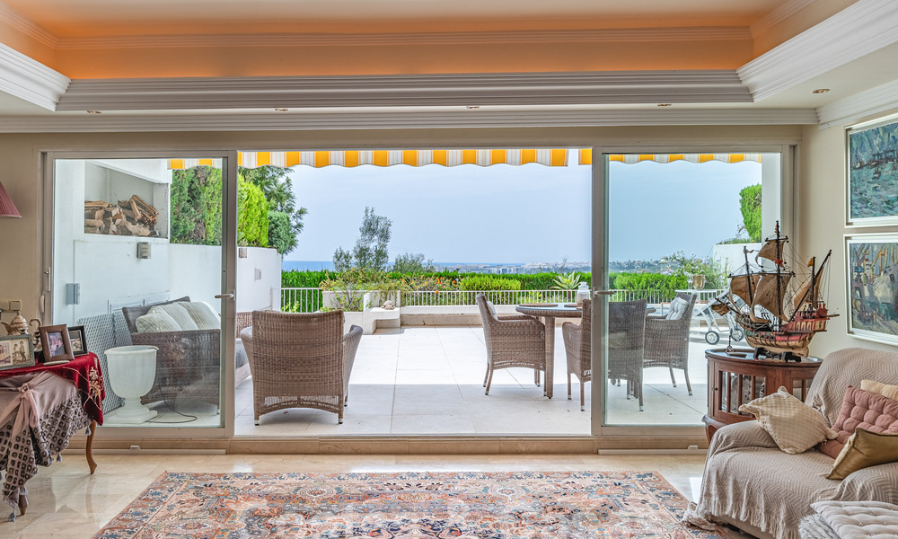 Luxueus appartement te koop met panoramisch zeezicht in een gated urbanisatie op de Golden Mile, Marbella 61757