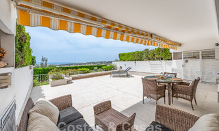 Luxueus appartement te koop met panoramisch zeezicht in een gated urbanisatie op de Golden Mile, Marbella 61759 