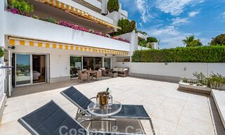 Luxueus appartement te koop met panoramisch zeezicht in een gated urbanisatie op de Golden Mile, Marbella 61761 