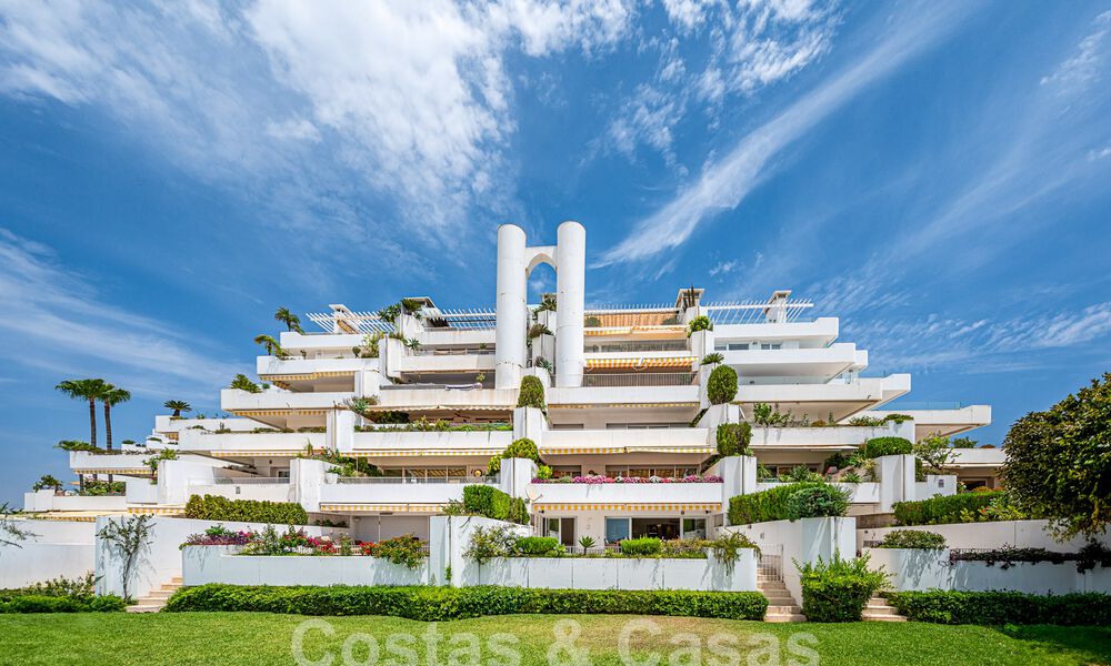 Luxueus appartement te koop met panoramisch zeezicht in een gated urbanisatie op de Golden Mile, Marbella 61763