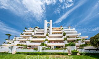 Luxueus appartement te koop met panoramisch zeezicht in een gated urbanisatie op de Golden Mile, Marbella 61763 