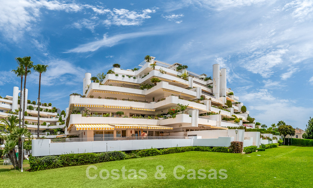 Luxueus appartement te koop met panoramisch zeezicht in een gated urbanisatie op de Golden Mile, Marbella 61764