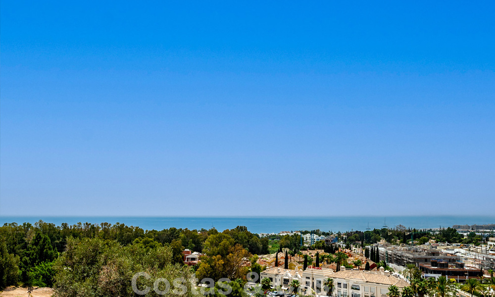 Luxueus appartement te koop met panoramisch zeezicht in een gated urbanisatie op de Golden Mile, Marbella 61765