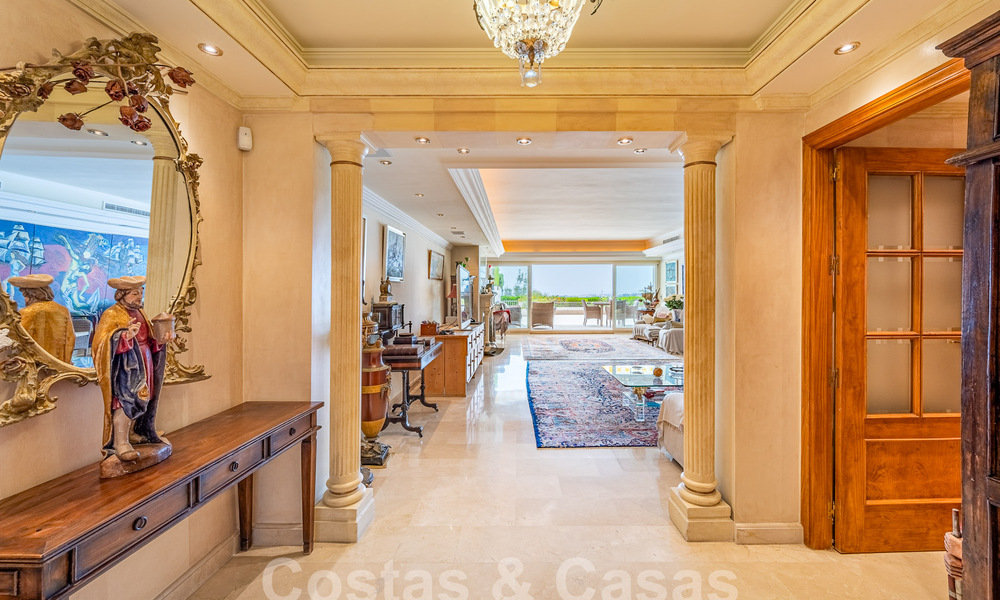 Luxueus appartement te koop met panoramisch zeezicht in een gated urbanisatie op de Golden Mile, Marbella 61767