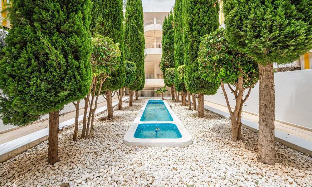 Luxueus appartement te koop met panoramisch zeezicht in een gated urbanisatie op de Golden Mile, Marbella 61768