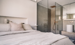 Indrukwekkend gerenoveerd penthouse te koop met panoramisch golf- en zeezicht in het hartje van Nueva Andalucia, Marbella 61798 