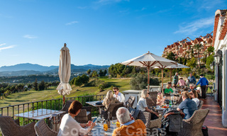 Indrukwekkend gerenoveerd penthouse te koop met panoramisch golf- en zeezicht in het hartje van Nueva Andalucia, Marbella 61842 