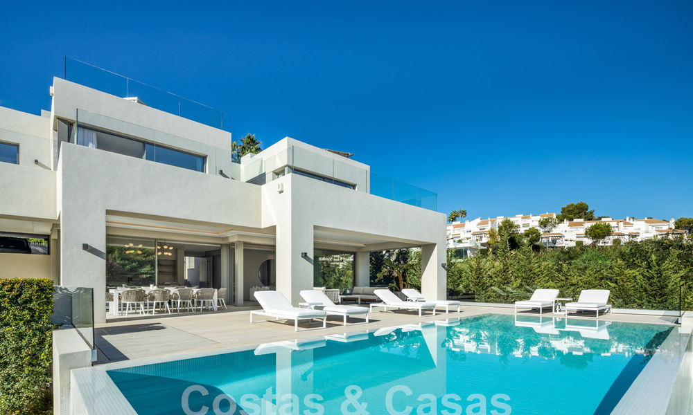 Geavanceerde luxevilla met modern design te koop op loopafstand van de golfbaan in Nueva Andalucia, Marbella 61349